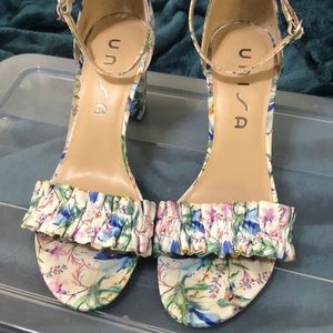 Floral print block heel
